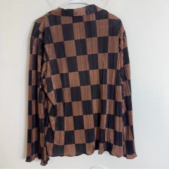 Dressed in lala long sleeve plisse pleated checkered button down satin shirt - Picture 7 of 7